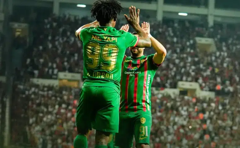 Amedspor Beşiktaş karşısında fırtına gibi: İlk yarı 2-0