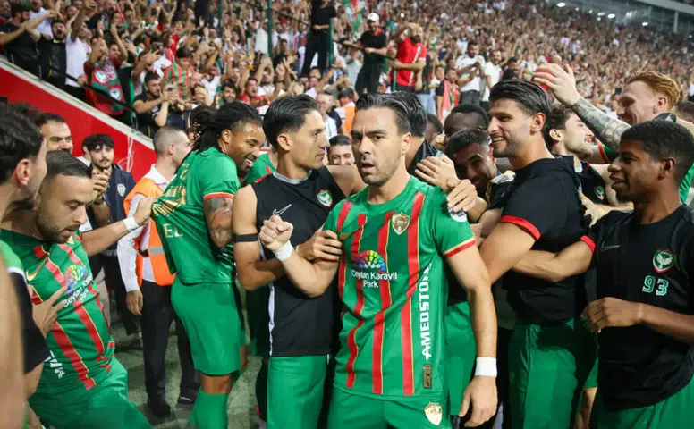 Amedspor 10 kişiyle Beşiktaş’ı devirdi, lider oldu