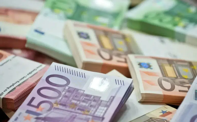 Dolar ve Euro güne nasıl başladı? Piyasalarda ilk rakamlar belli oldu
