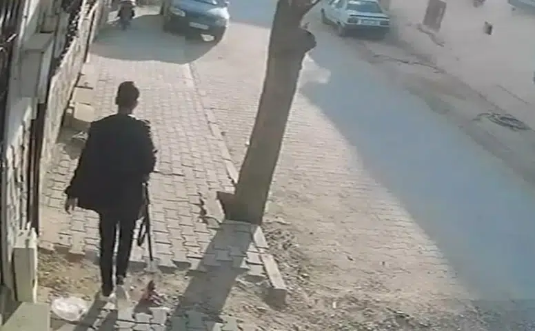 Manisa’da lise önünde silahlı saldırı: Yaralı sayısı arttı, şüpheli yakalandı