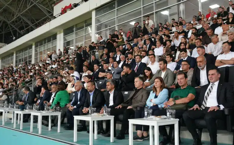 Amedspor’un Trabzonspor zaferinde tribündeki dikkat çeken isimler