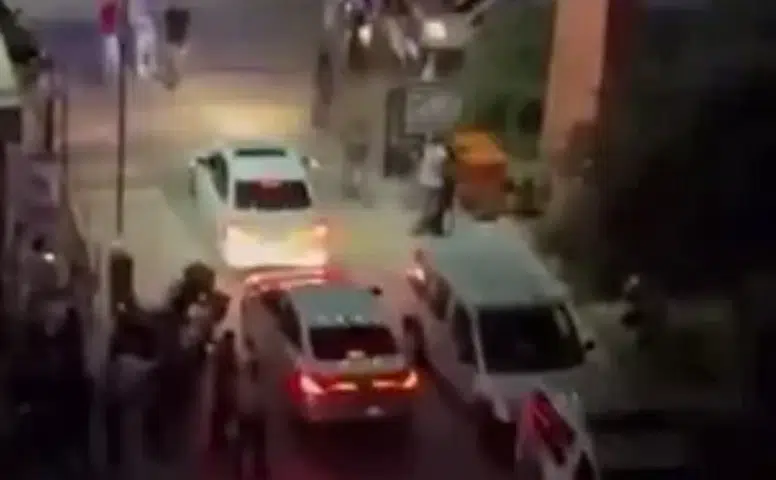 Kayapınar sokaklarında silahlı çatışma iki kişi hastanelik oldu