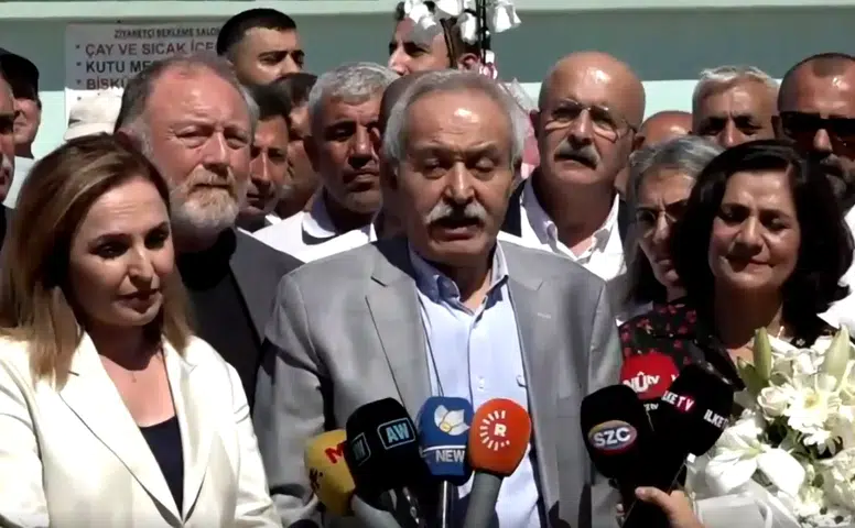 Selçuk Mızraklı tahliye edildi: İlk sözleri Demirtaş oldu