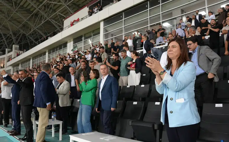 Amedspor lider oldu: Serra Bucak tribünde kutladı