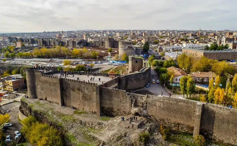 Diyarbakır’da hava sıcaklıkları düşüyor! 3 ilçeye sağanak uyarısı