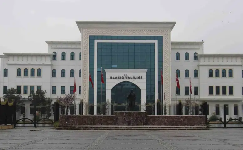 Elazığ'da olumsuz hava koşulları nedeniyle eğitime öğleden sonra ara verildi