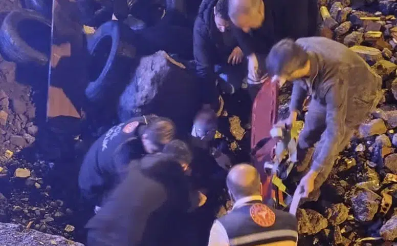 Muş merkezde açık bırakılan çukur yaşlı bir vatandaşı hastanelik etti