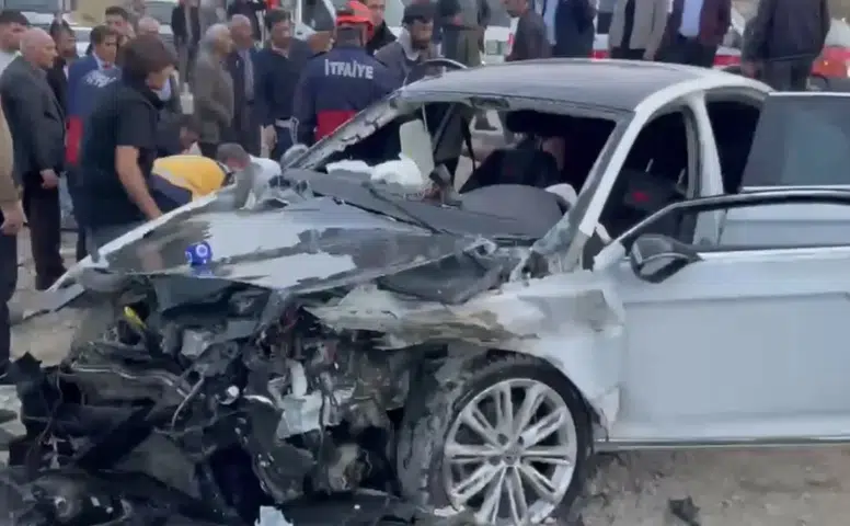 Yüksekova'da iki ayrı trafik kazası sonucu 10 kişi yaralandı