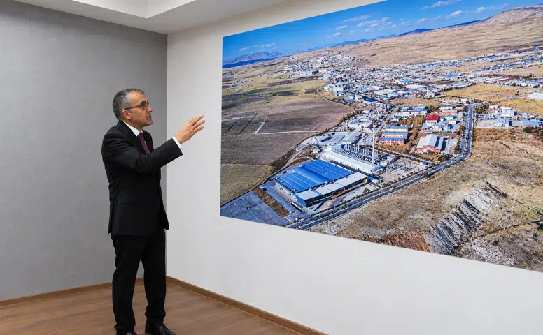 Kapıköy Gümrük Kapısı tır geçişlerine açılarak Van ekonomisinde yeni bir dönem başlattı