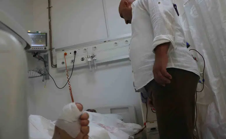 Diyarbakır'da kesilmesi planlanan parmak multidisipliner tedaviyle kurtarıldı
