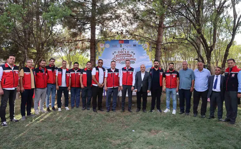 Dicle ilçesinde geleneksel bağ bozumu şenliği coşkuyla kutlandı