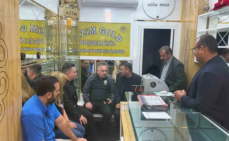 Diyarbakır emniyeti haraç istenen kuyumcuyu ziyaret ederek destek verdi
