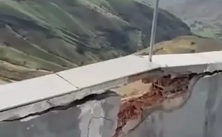 Siirt'te sağanak ve dolu yağışı günlük yaşamı felç etti