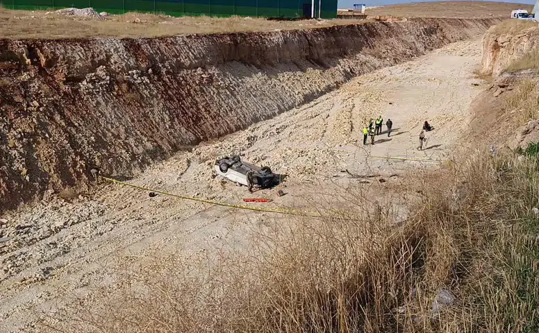 Şanlıurfa'da feci kaza: 15 metre yükseklikten uçan otomobilin sürücüsü hayatını kaybetti