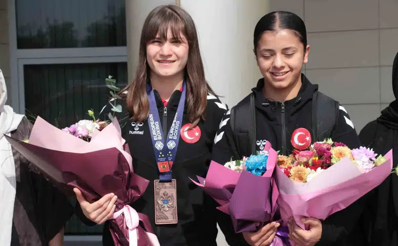 Avrupa Şampiyonası’ndan dönen milli sporcular Cizre’de coşkuyla karşılandı