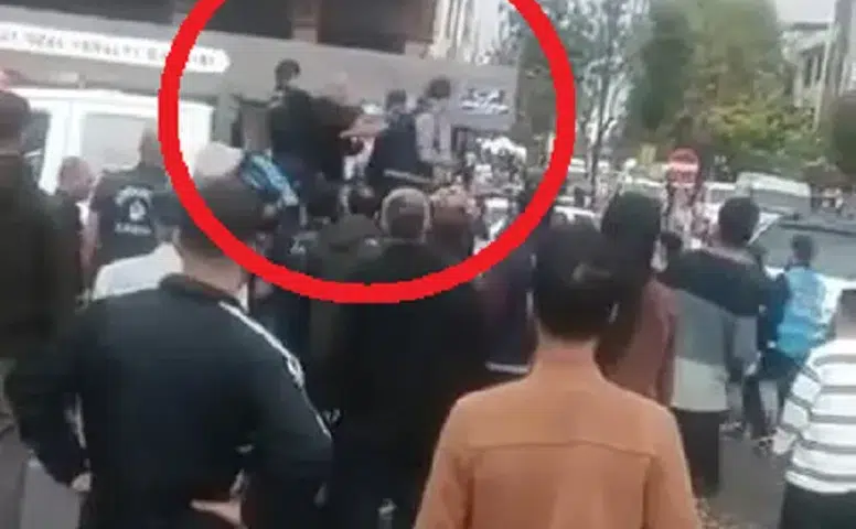 Diyarbakır Sur ilçesinde zabıta ve seyyar satıcı arasında arbede çıktı