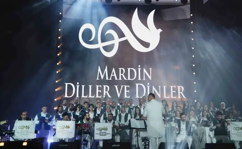 Mardin Diller ve Dinler Korosu Kültür Yolu Festivali'nde sahne aldı