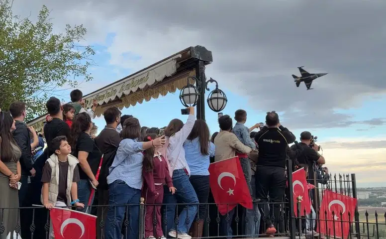 SOLOTÜRK Diyarbakır semalarında nefes kesen bir gösteriye imza attı