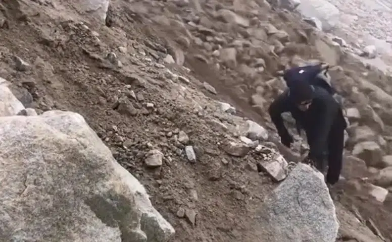Ağrı Dağı zirve yolunda dağcılar heyelan tehlikesiyle karşı karşıya kaldı
