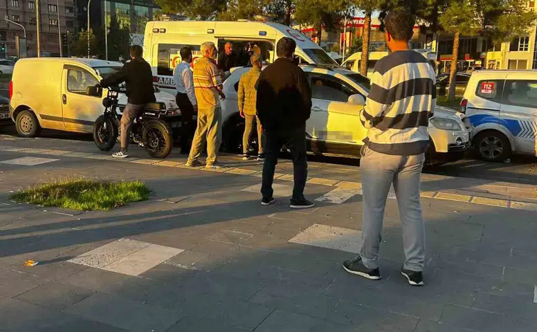 Diyarbakır'da trafik kazası sonrası cadde ortasında kavga çıktı