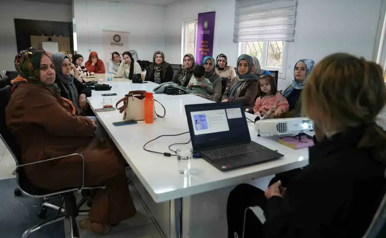 Diyarbakır'da kadınlara meme kanserinde erken tanı eğitimi verildi