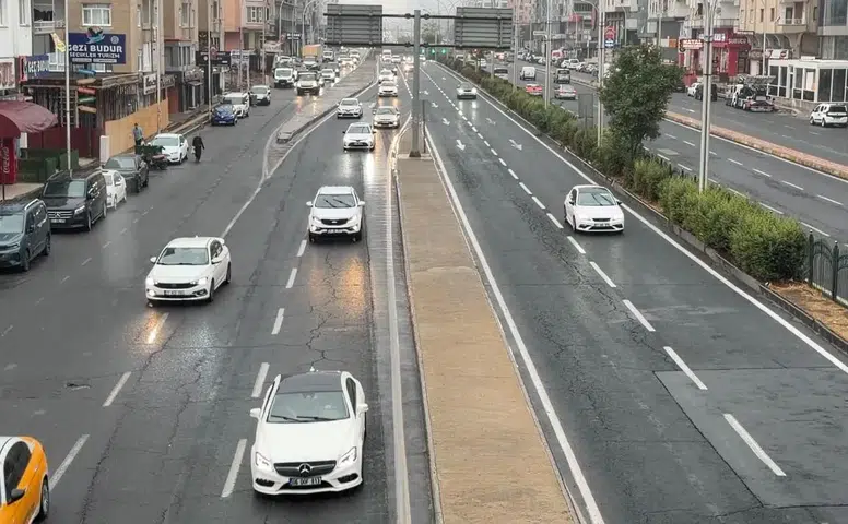 Diyarbakır sağanak yağışla birlikte zor anlar yaşıyor