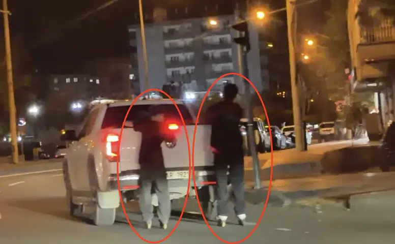 Diyarbakırda patenli çocukların tehlikeli kamyonet yolculuğu kameraya yansıdı