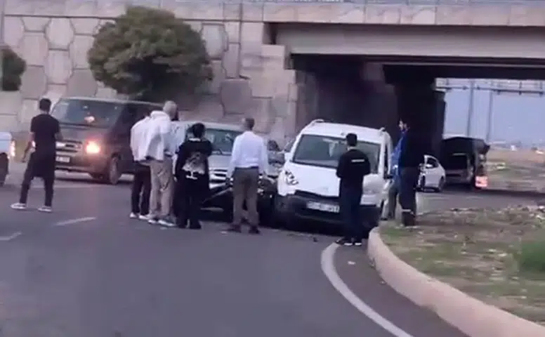 Batman Kuyubaşı Kavşağında üç araç birbirine girdi