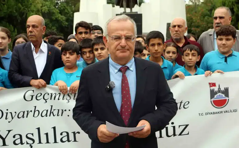 Diyarbakır sokaklarında yaşlılara saygı yürüyüşü düzenlendi