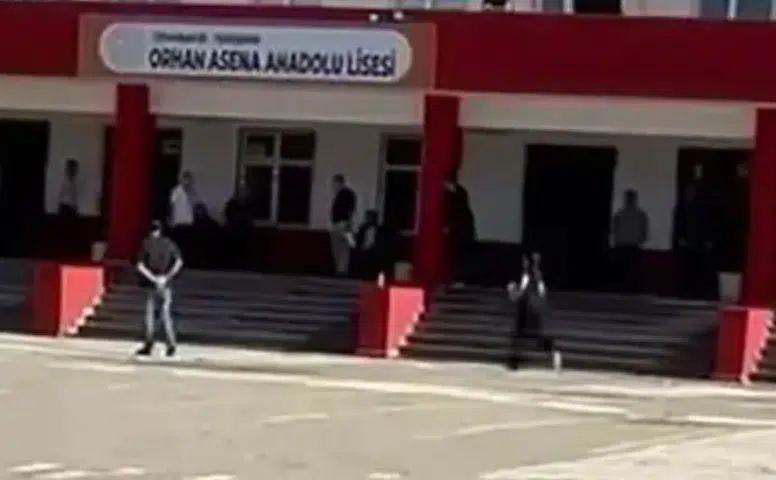 KPSS sınavına yetişmeye çalışan öğrenci okul merdivenlerinde baygınlık geçirdi
