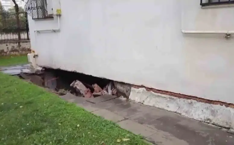 Diyarbakır'da şiddetli sağanak hayatı durma noktasına getirdi