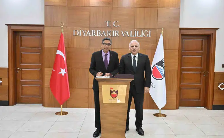 Malezya Büyükelçisi Shaffieq Diyarbakır Valisi Zorluoğlu ile görüştü