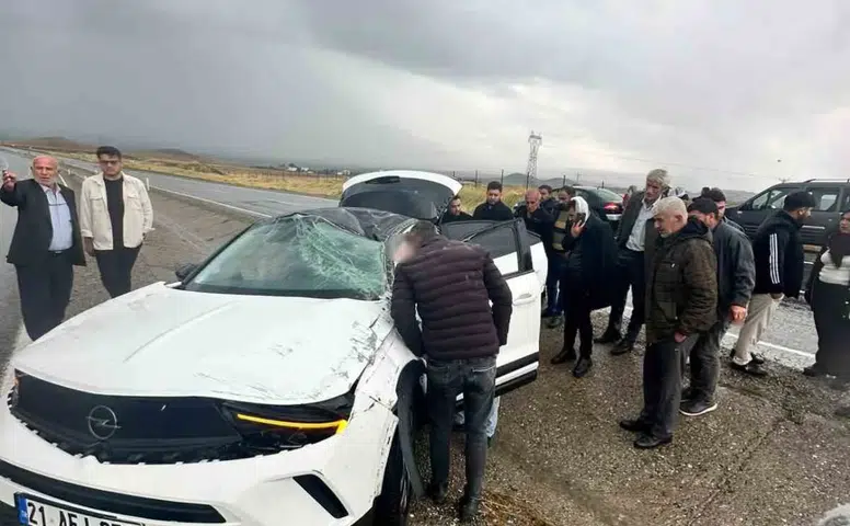 Silvan karayolunda yağışlı havada kaza