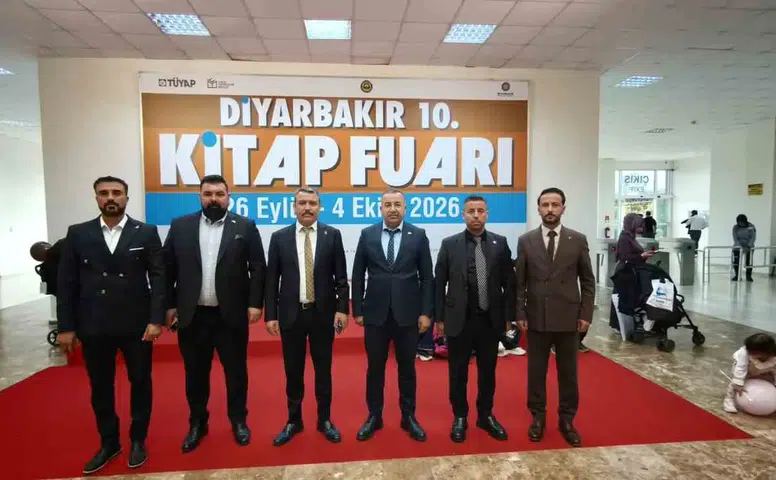 MHP Diyarbakır İl Başkanı Özcoşkun Kitap Fuarında İncelemelerde Bulundu