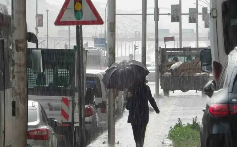 Diyarbakır'da gökyüzü kararıyor: Sel ve hortum uyarısı geldi