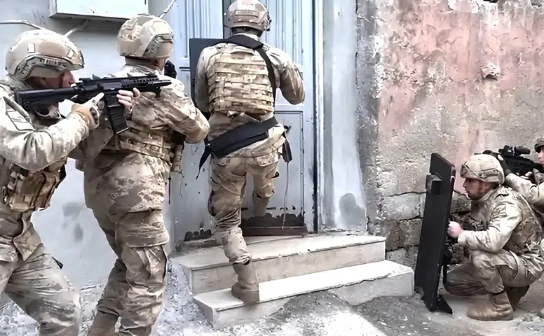 Jandarmadan DEAŞ'a büyük darbe: 22 ilde eş zamanlı operasyon