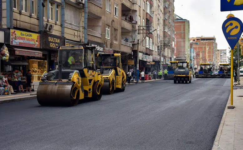 Diyarbakır'da yollar yenilendi: 637 bin 951 ton asfalt serildi