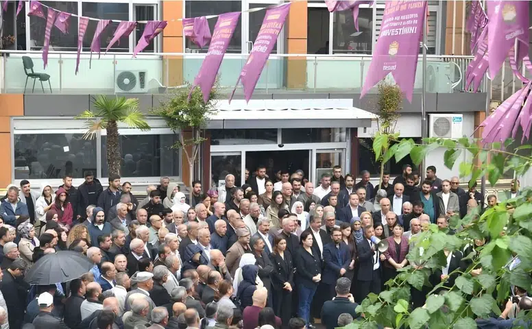 Bismil’de belediyeye saldırı girişimine geniş katılımlı tepki: “Halkın gücünden büyük güç yok”