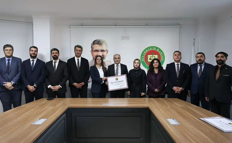 Diyarbakır Barosu'nda yeni dönem: Başkan Sertaç Buluttekin ve yönetimi mazbatalarını aldı