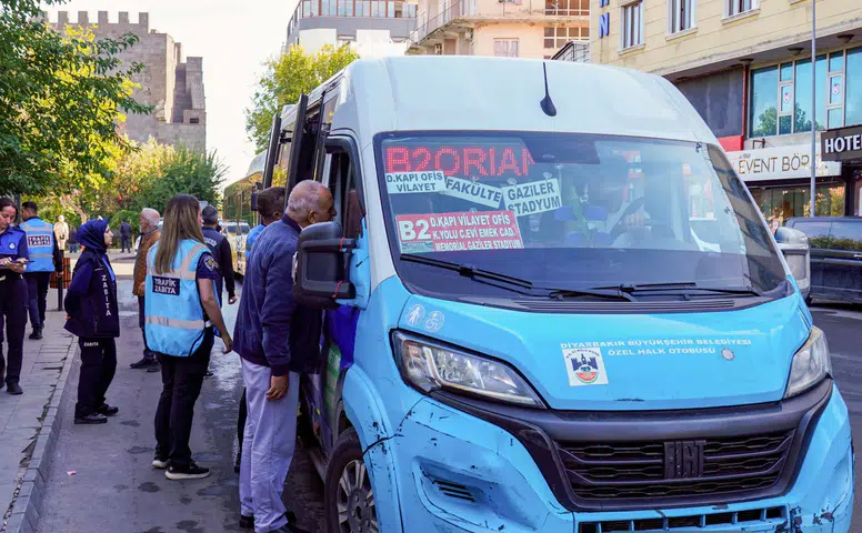 Diyarbakır'da toplu taşımaya sıkı denetim: Çok sayıda araç sınıfı geçemedi