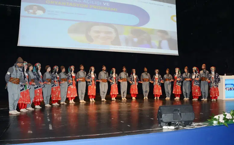 Dicle Üniversitesi'nde ilk ders barış ve kardeşlik üzerine: Kucaklarımızı açmalıyız