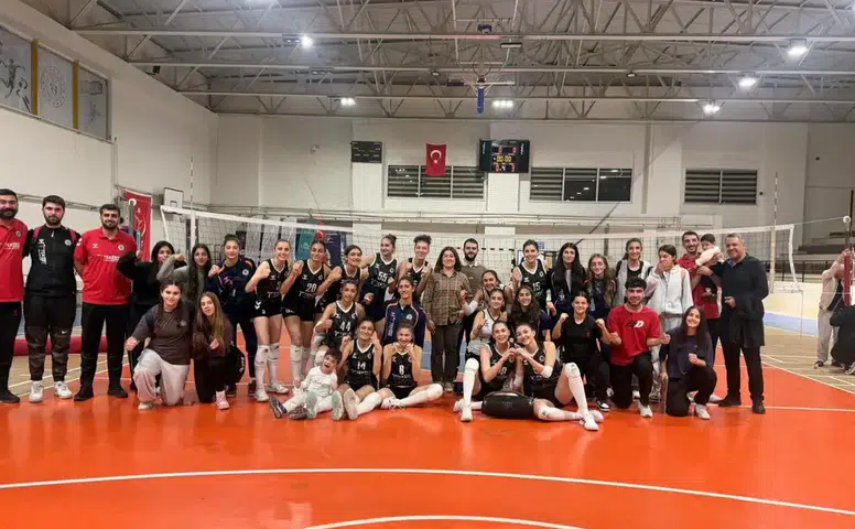 Voleybolda Diyarbakırspor derbide Büyükşehir Belediyespor'u mağlup etti, 4'te 4 yaptı