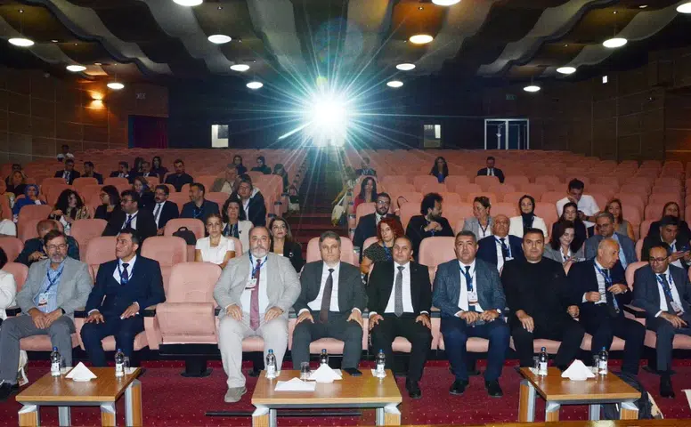 Sağlık sektörü Diyarbakır'da buluştu: Kongrede yapay zekâ ve hasta güvenliği masada