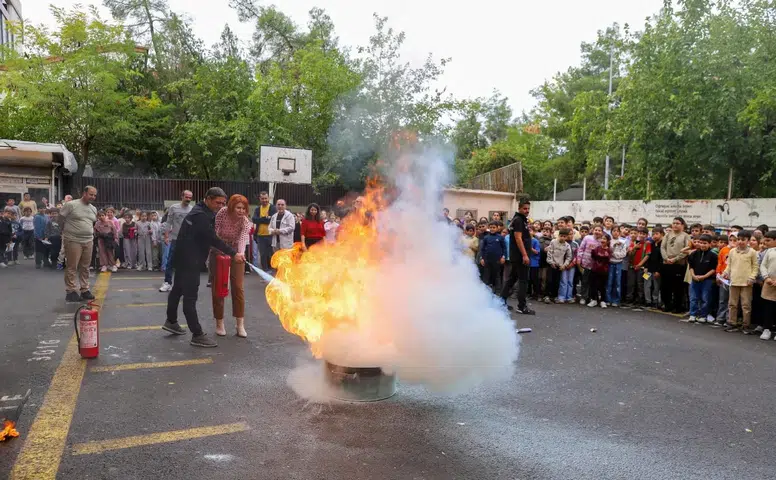 Diyarbakır'da öğrencilere yangın ve deprem tatbikatı: Uygulamalı eğitim verildi