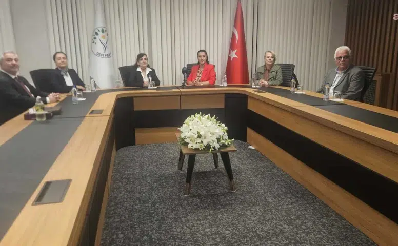 Siyasi partilerden DEM Parti’ye bayram ziyareti: Barışa giden yolda gerçek adımlar atılacak mı?