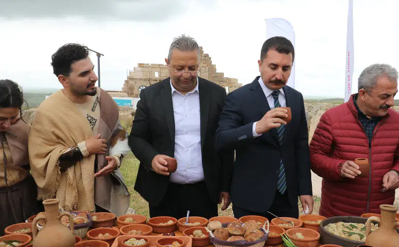 Zerzevan Kalesi’nde binlerce yıllık Roma sofrası kuruldu