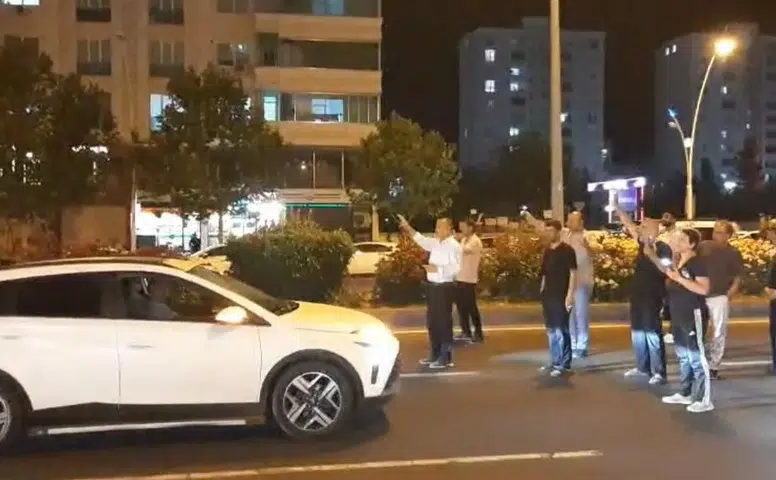 Diyarbakır’da ölüm yolu protestosu: Vatandaşlar trafiği durdurdu