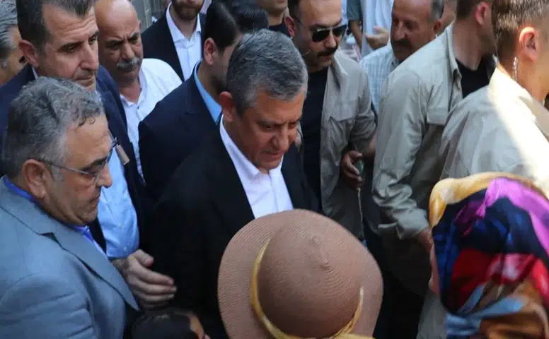 Diyarbakır'da Özgür Özel rüzgarı: Sezgin Tanrıkulu'ndan hemşehrilerine duygusal teşekkür