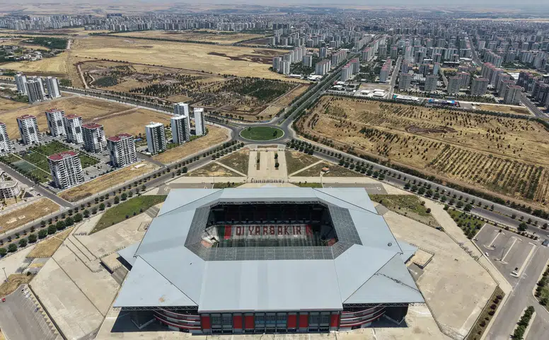 Amedspor için Diyarbakır Stadyumu Süper Lig standartlarına uygun hale getiriliyor