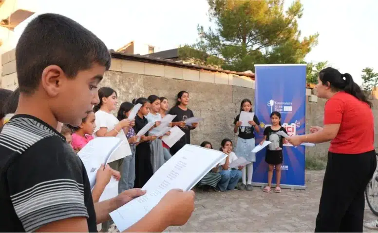 Diyarbakır'da sanat rüzgarı: Kırsalın çocukları notalarla tanıştı, hayallerini tuvale döktü
